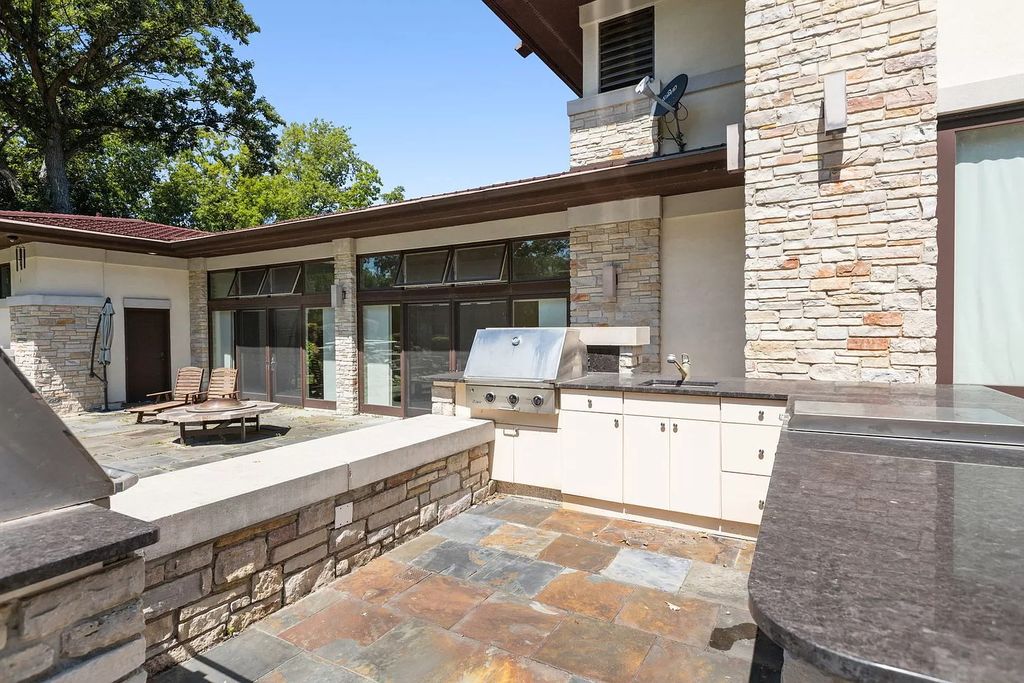 The Estate in Northbrook is a luxurious home featuring dualing staircase, large home office, indoor pool, home theatre, massive kitchen and much more appeal now available for sale. This home located at 925 Morrison Ln, Northbrook, Illinois, offering 06 bedrooms and 08 bathrooms with 8,960 square feet of living spaces. 