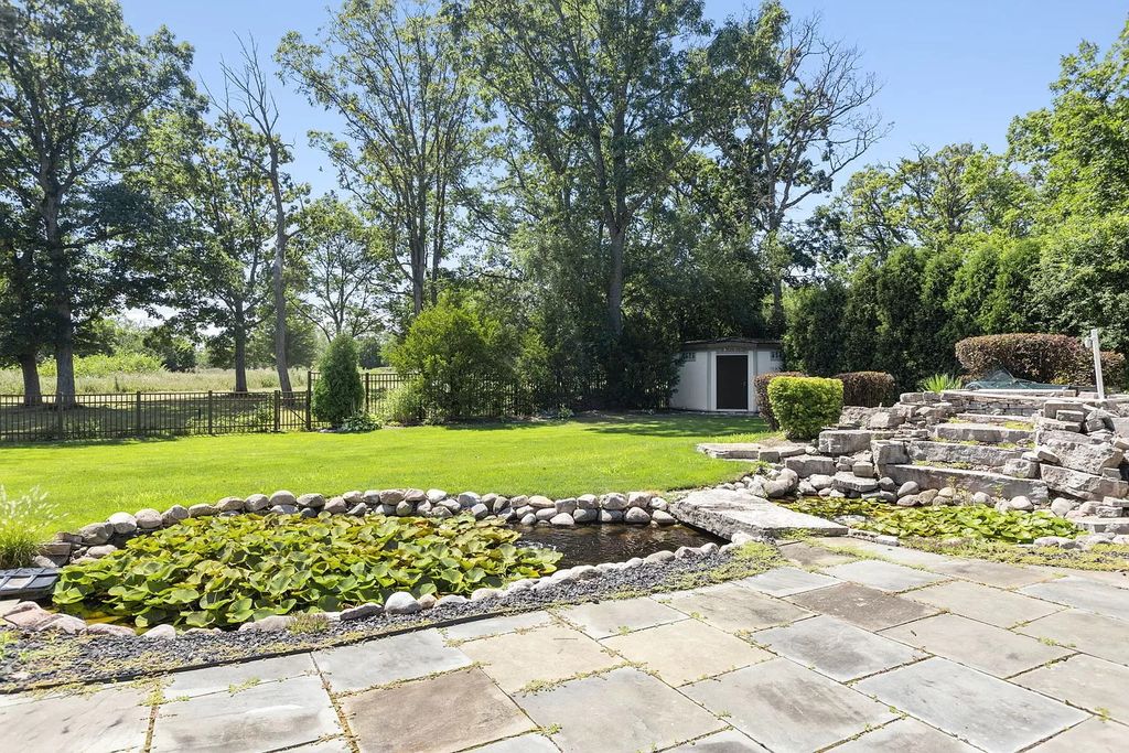 The Estate in Northbrook is a luxurious home featuring dualing staircase, large home office, indoor pool, home theatre, massive kitchen and much more appeal now available for sale. This home located at 925 Morrison Ln, Northbrook, Illinois, offering 06 bedrooms and 08 bathrooms with 8,960 square feet of living spaces. 