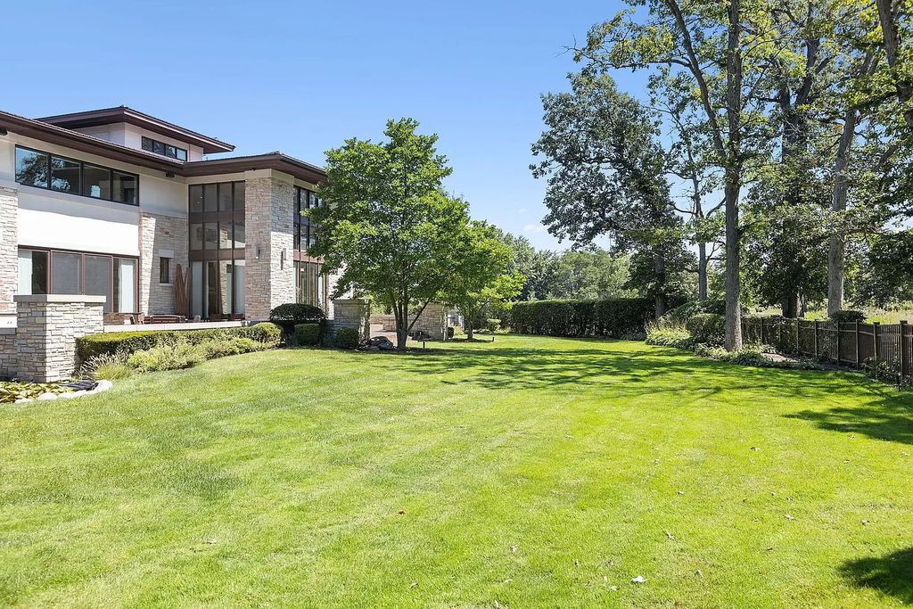 The Estate in Northbrook is a luxurious home featuring dualing staircase, large home office, indoor pool, home theatre, massive kitchen and much more appeal now available for sale. This home located at 925 Morrison Ln, Northbrook, Illinois, offering 06 bedrooms and 08 bathrooms with 8,960 square feet of living spaces. 