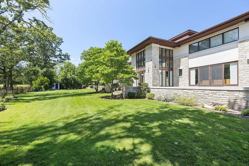 The Estate in Northbrook is a luxurious home featuring dualing staircase, large home office, indoor pool, home theatre, massive kitchen and much more appeal now available for sale. This home located at 925 Morrison Ln, Northbrook, Illinois, offering 06 bedrooms and 08 bathrooms with 8,960 square feet of living spaces. 