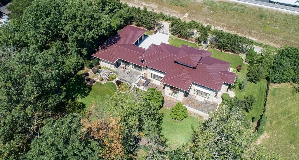 The Estate in Northbrook is a luxurious home featuring dualing staircase, large home office, indoor pool, home theatre, massive kitchen and much more appeal now available for sale. This home located at 925 Morrison Ln, Northbrook, Illinois, offering 06 bedrooms and 08 bathrooms with 8,960 square feet of living spaces. 
