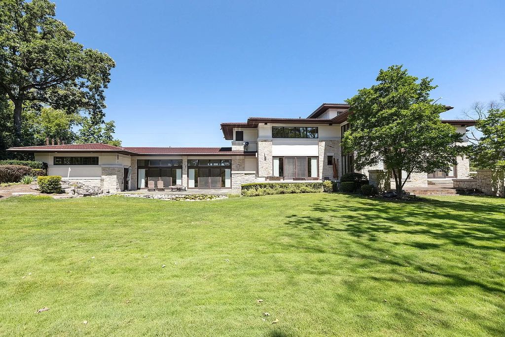 The Estate in Northbrook is a luxurious home featuring dualing staircase, large home office, indoor pool, home theatre, massive kitchen and much more appeal now available for sale. This home located at 925 Morrison Ln, Northbrook, Illinois, offering 06 bedrooms and 08 bathrooms with 8,960 square feet of living spaces. 