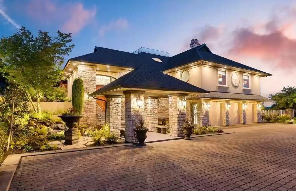 The Estate in Vancouver is a luxurious home of completely remodeled living space now available for sale. This home located at 7000 SE Riverside Dr, Vancouver, Washington; offering 04 bedrooms and 07 bathrooms with 7,373 square feet of living spaces.