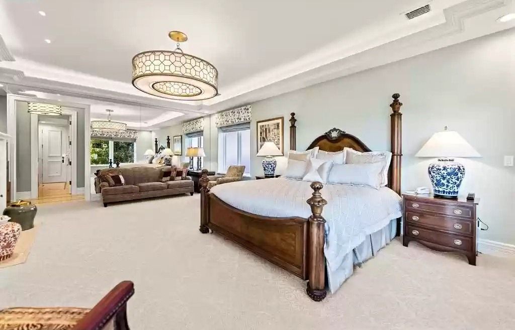 The Estate in Vancouver is a luxurious home of completely remodeled living space now available for sale. This home located at 7000 SE Riverside Dr, Vancouver, Washington; offering 04 bedrooms and 07 bathrooms with 7,373 square feet of living spaces.