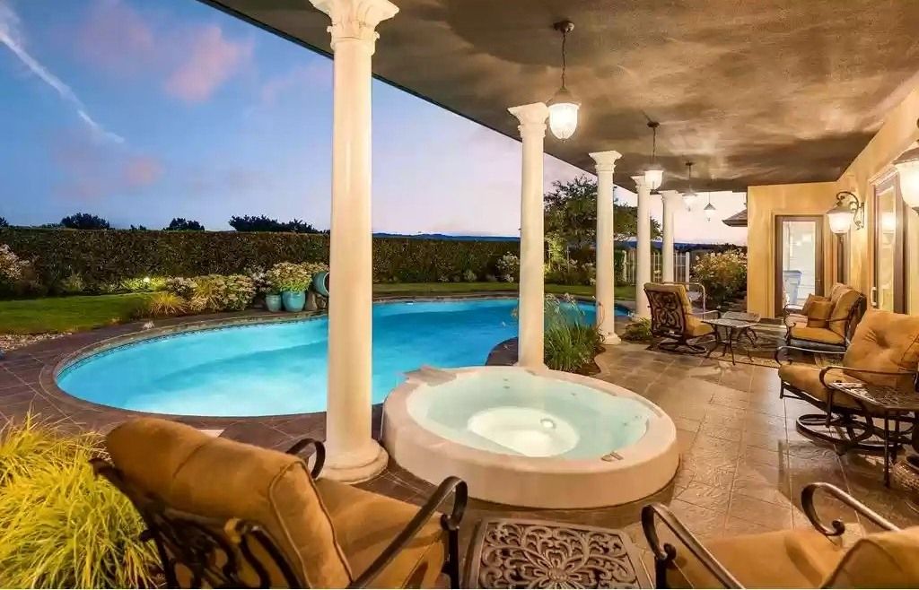 The Estate in Vancouver is a luxurious home of completely remodeled living space now available for sale. This home located at 7000 SE Riverside Dr, Vancouver, Washington; offering 04 bedrooms and 07 bathrooms with 7,373 square feet of living spaces.