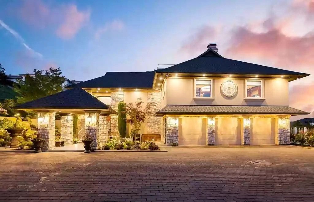 The Estate in Vancouver is a luxurious home of completely remodeled living space now available for sale. This home located at 7000 SE Riverside Dr, Vancouver, Washington; offering 04 bedrooms and 07 bathrooms with 7,373 square feet of living spaces.