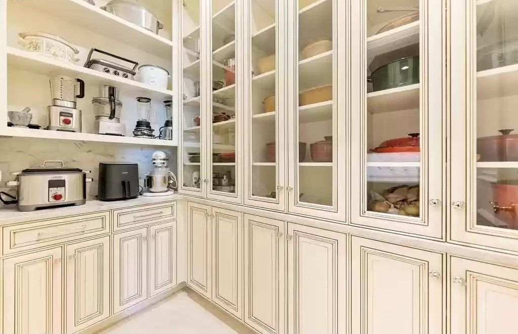 The Estate in Vancouver is a luxurious home of completely remodeled living space now available for sale. This home located at 7000 SE Riverside Dr, Vancouver, Washington; offering 04 bedrooms and 07 bathrooms with 7,373 square feet of living spaces.