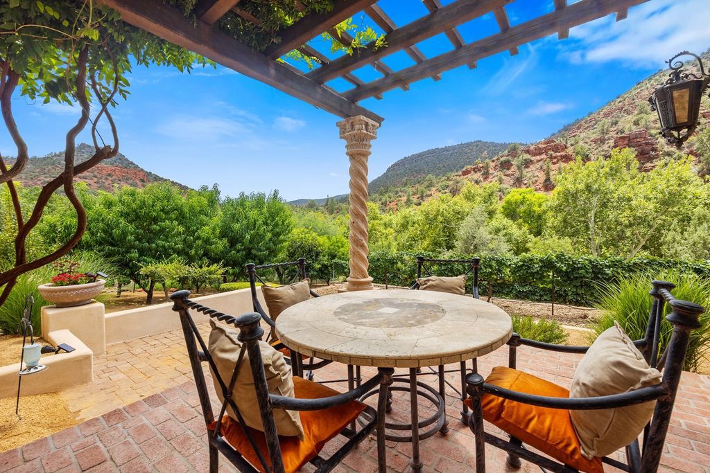 The Villa in Sedona, an exclusive Eagle Mountain Ranch abounds with local wildlife while sparing no modern comforts offering the finest finishes and timeless architecture is now available for sale. This home located at 330 Eagle Mountain Ranch Rd, Sedona, Arizona