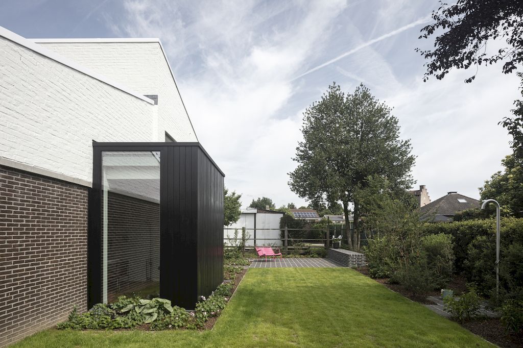 House Paap Stunning Renovation by Architecten De Bruyn bvba 12