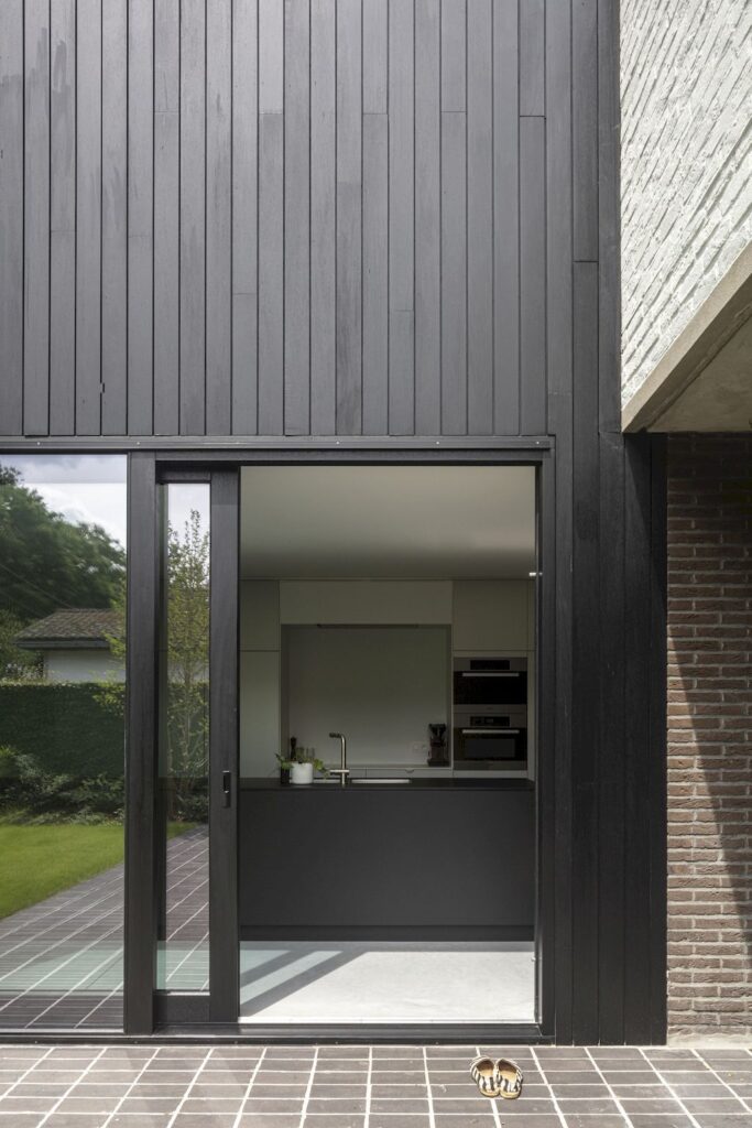 House Paap Stunning Renovation by Architecten De Bruyn bvba 24