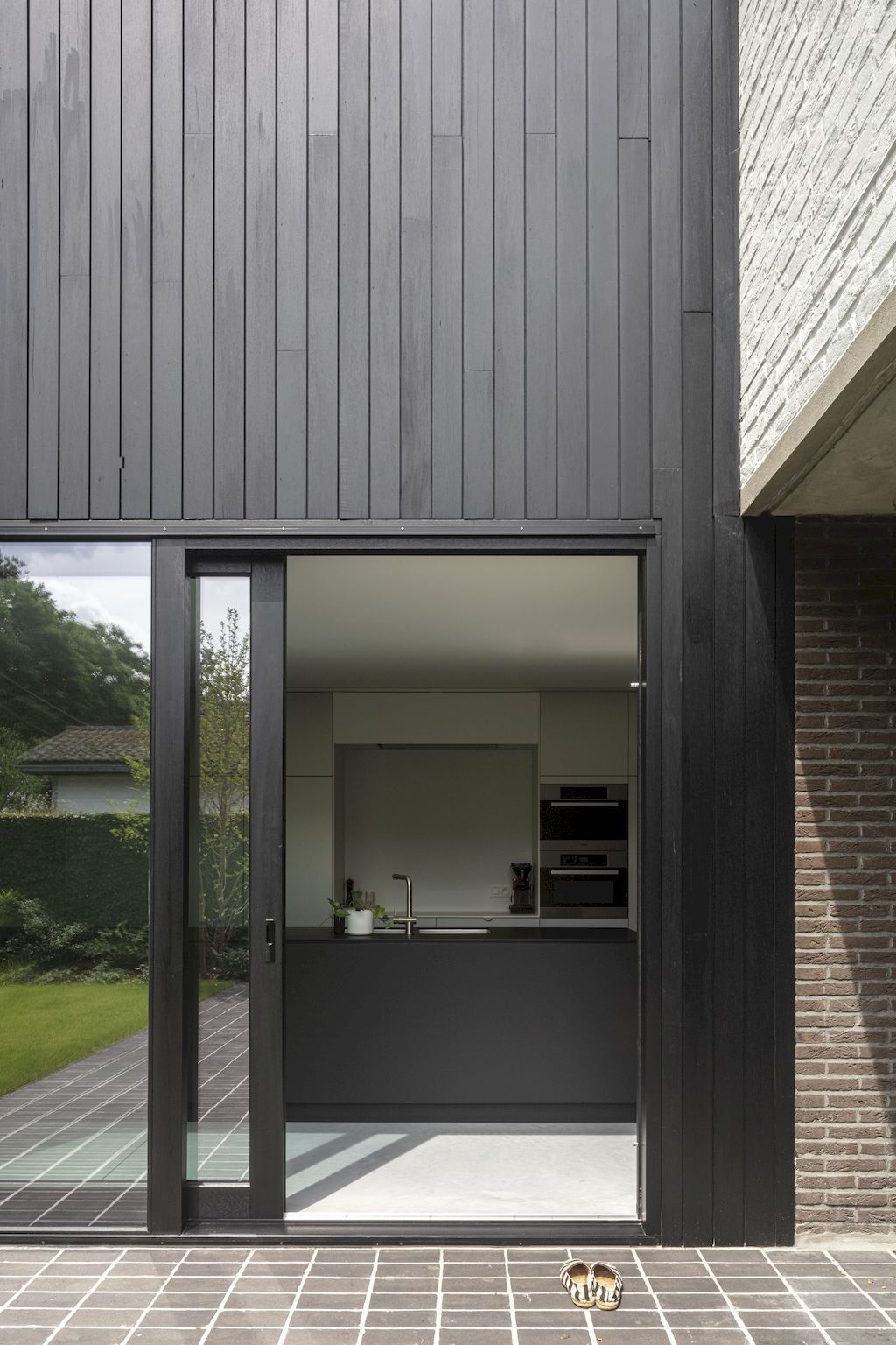 House Paap Stunning Renovation by Architecten De Bruyn bvba 24
