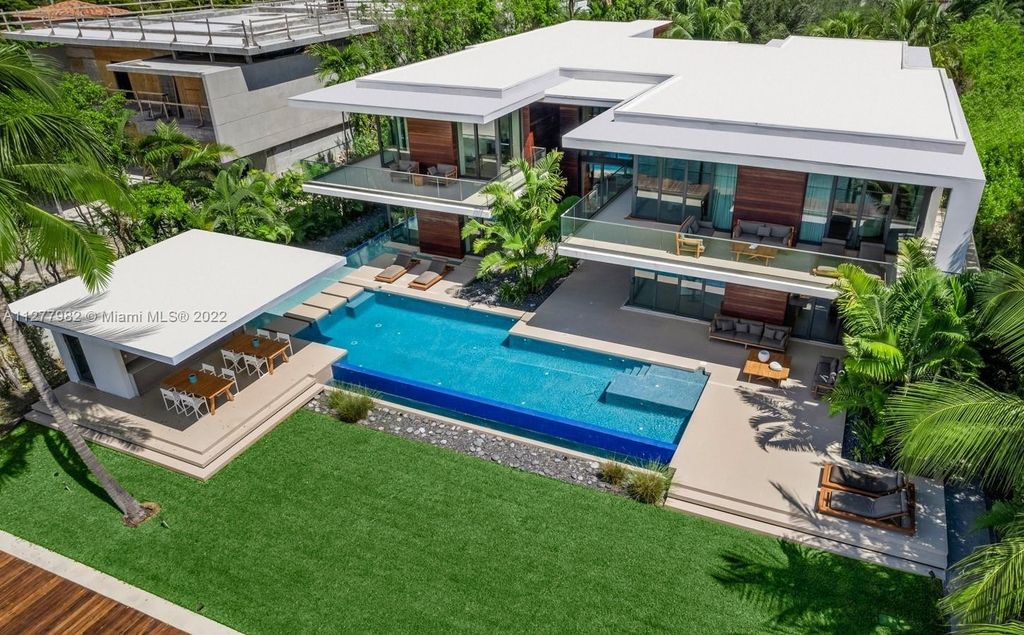 The Miami Beach Home, a tropical modern masterpiece with 110 foot of water frontage designed by Choeff Levy Fischman featuring luxurious amenities for extraordinary Florida waterfront living is now available for sale. This home located at 6480 Allison Rd, Miami Beach, Florida