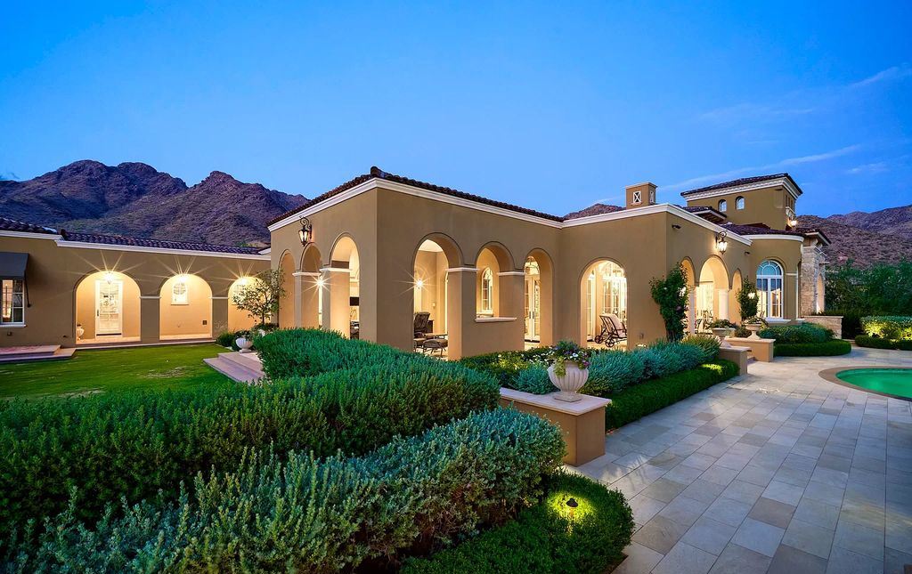The Home in Scottsdale, a noteworthy property offers unprecedented balance between priceless sweeping views of the valley below and unparalleled lot location at 2,000 feet is now available for sale. This home located at 21376 N 110th Pl, Scottsdale, Arizona