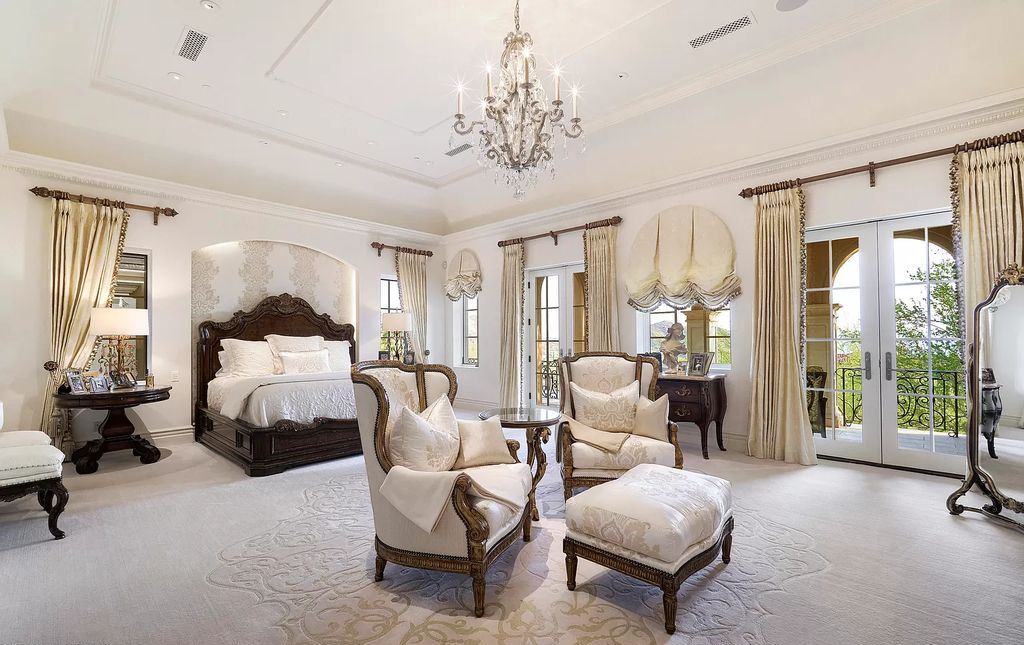 The Home in Scottsdale, a noteworthy property offers unprecedented balance between priceless sweeping views of the valley below and unparalleled lot location at 2,000 feet is now available for sale. This home located at 21376 N 110th Pl, Scottsdale, Arizona