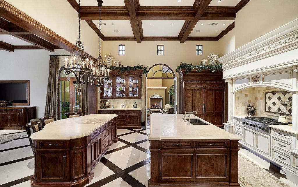 The Home in Scottsdale, a noteworthy property offers unprecedented balance between priceless sweeping views of the valley below and unparalleled lot location at 2,000 feet is now available for sale. This home located at 21376 N 110th Pl, Scottsdale, Arizona