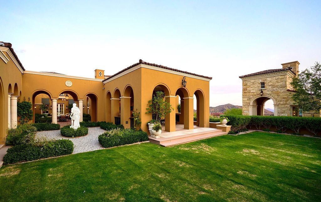 The Home in Scottsdale, a noteworthy property offers unprecedented balance between priceless sweeping views of the valley below and unparalleled lot location at 2,000 feet is now available for sale. This home located at 21376 N 110th Pl, Scottsdale, Arizona