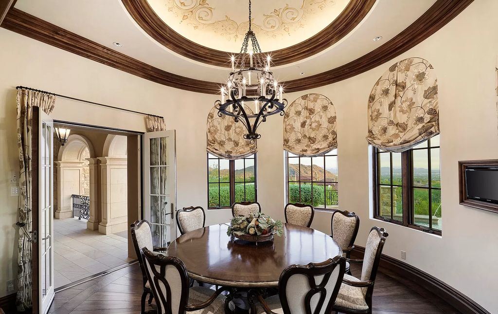 The Home in Scottsdale, a noteworthy property offers unprecedented balance between priceless sweeping views of the valley below and unparalleled lot location at 2,000 feet is now available for sale. This home located at 21376 N 110th Pl, Scottsdale, Arizona
