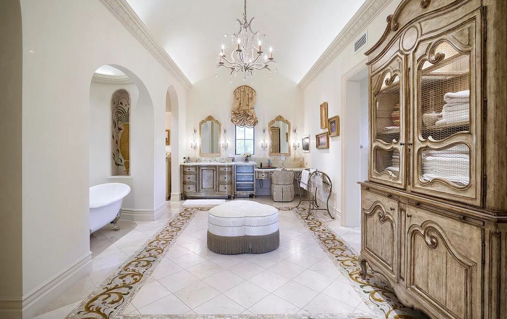 The Home in Scottsdale, a noteworthy property offers unprecedented balance between priceless sweeping views of the valley below and unparalleled lot location at 2,000 feet is now available for sale. This home located at 21376 N 110th Pl, Scottsdale, Arizona