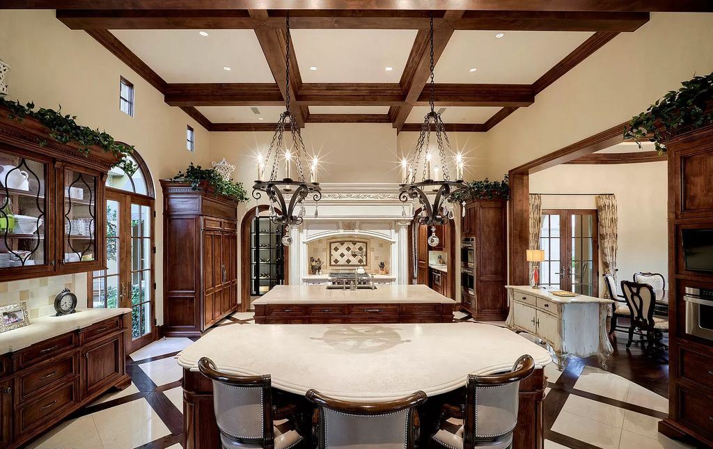 The Home in Scottsdale, a noteworthy property offers unprecedented balance between priceless sweeping views of the valley below and unparalleled lot location at 2,000 feet is now available for sale. This home located at 21376 N 110th Pl, Scottsdale, Arizona
