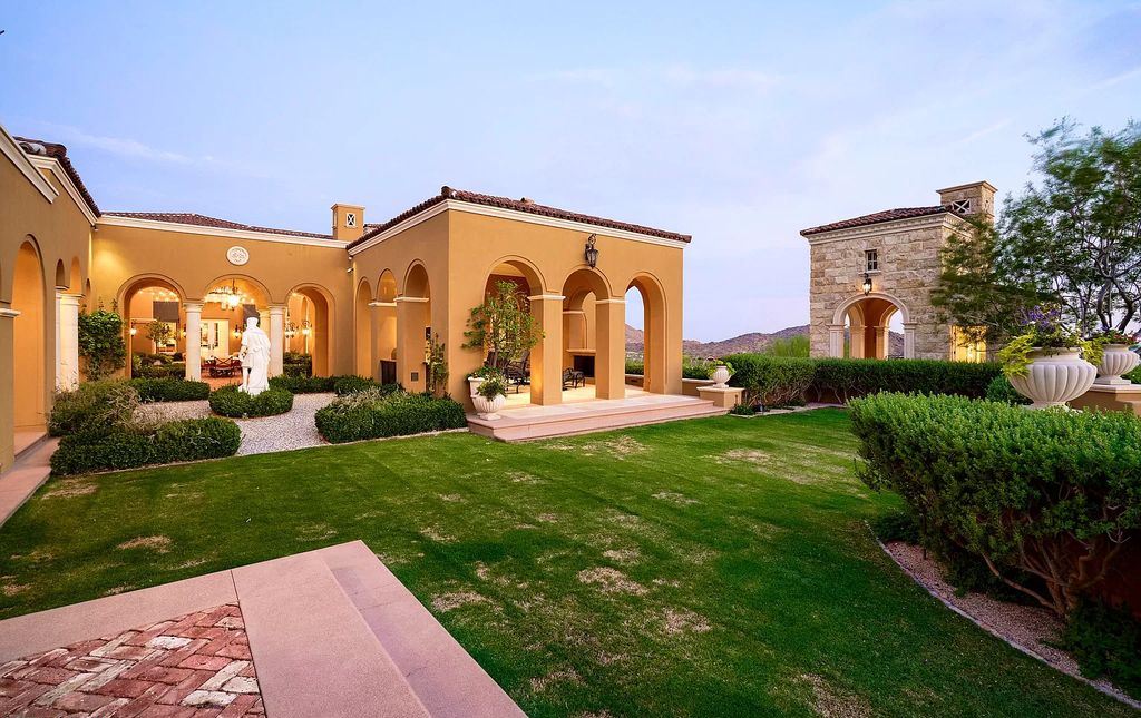 The Home in Scottsdale, a noteworthy property offers unprecedented balance between priceless sweeping views of the valley below and unparalleled lot location at 2,000 feet is now available for sale. This home located at 21376 N 110th Pl, Scottsdale, Arizona