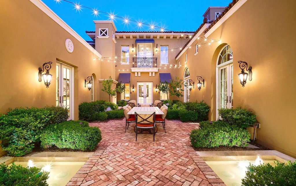 The Home in Scottsdale, a noteworthy property offers unprecedented balance between priceless sweeping views of the valley below and unparalleled lot location at 2,000 feet is now available for sale. This home located at 21376 N 110th Pl, Scottsdale, Arizona