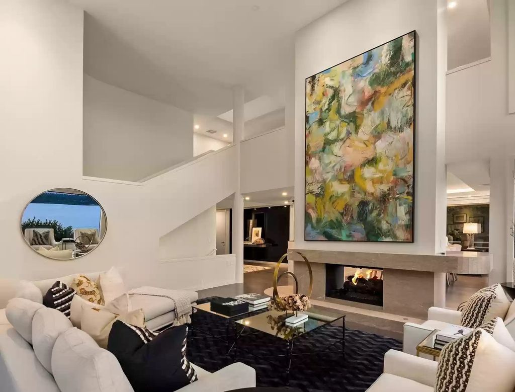 The Home in Medina is an impeccably stylish and undeniably chic home with effortless entertaining spaces, now available for sale. This home located at 7329 NE 18th Street, Medina, Washington