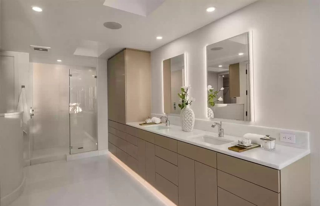 The Home in Medina is an impeccably stylish and undeniably chic home with effortless entertaining spaces, now available for sale. This home located at 7329 NE 18th Street, Medina, Washington