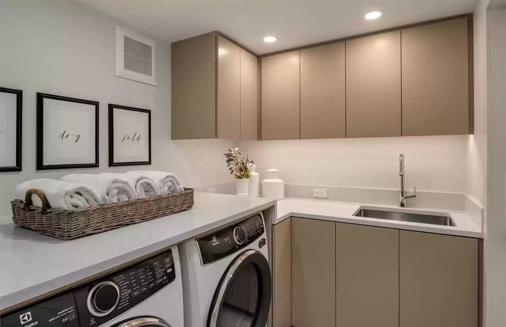The Home in Medina is an impeccably stylish and undeniably chic home with effortless entertaining spaces, now available for sale. This home located at 7329 NE 18th Street, Medina, Washington