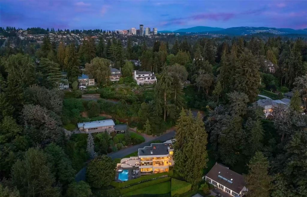 The Home in Medina is an impeccably stylish and undeniably chic home with effortless entertaining spaces, now available for sale. This home located at 7329 NE 18th Street, Medina, Washington