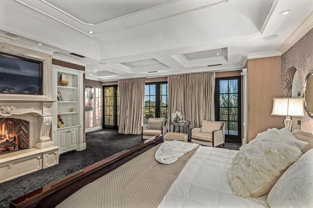 The Mansion in Scottsdale, an exceptional and gracious estate built by Salcito Custom Homes and designed by renowned Architect Dale Gardon delivering both luxury and comfort is now available for sale. This home located at 20715 N 103rd Pl, Scottsdale, Arizona