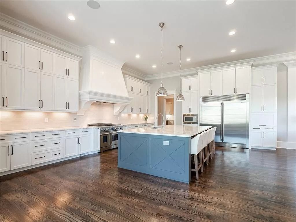 The Estate in Milton is a luxurious home featuring open floor plan and breathtaking outdoor area now available for sale. This home located at 16146 Belford Dr, Milton, Georgia; offering 07 bedrooms and 09 bathrooms with 8,979 square feet of living spaces.