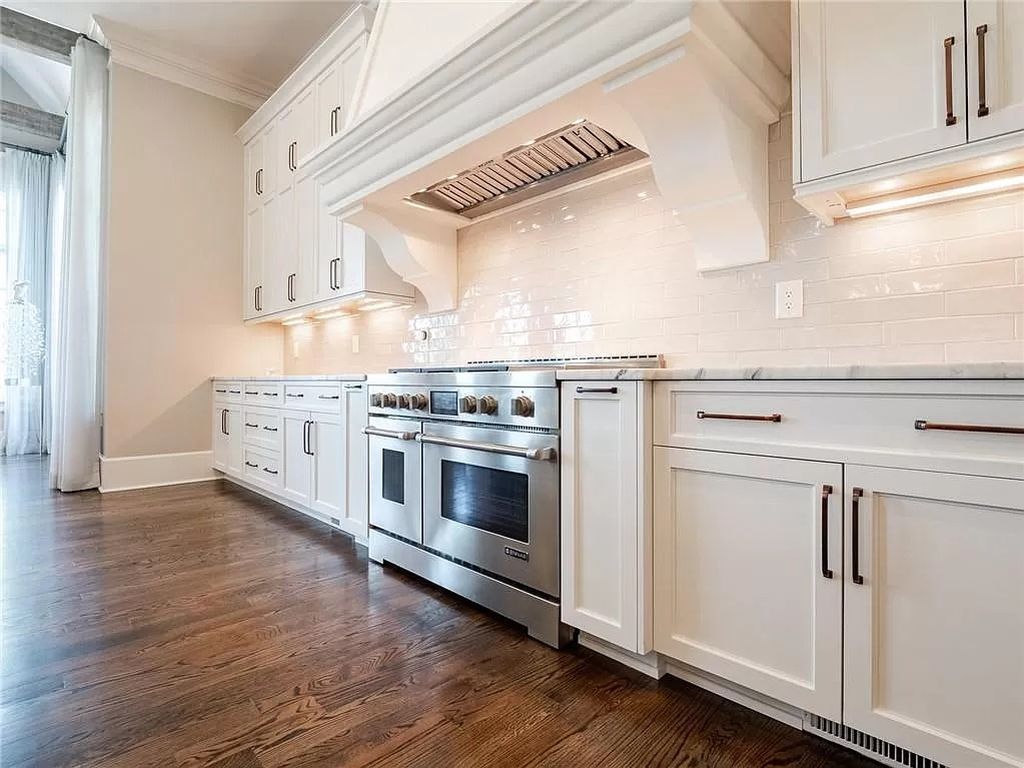 The Estate in Milton is a luxurious home featuring open floor plan and breathtaking outdoor area now available for sale. This home located at 16146 Belford Dr, Milton, Georgia; offering 07 bedrooms and 09 bathrooms with 8,979 square feet of living spaces.