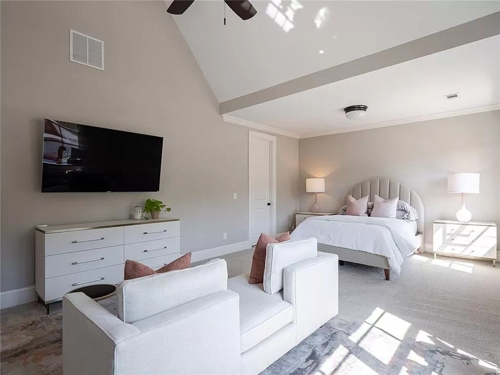 The Estate in Milton is a luxurious home featuring open floor plan and breathtaking outdoor area now available for sale. This home located at 16146 Belford Dr, Milton, Georgia; offering 07 bedrooms and 09 bathrooms with 8,979 square feet of living spaces.