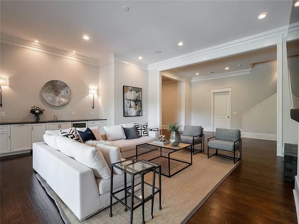 The Estate in Milton is a luxurious home featuring open floor plan and breathtaking outdoor area now available for sale. This home located at 16146 Belford Dr, Milton, Georgia; offering 07 bedrooms and 09 bathrooms with 8,979 square feet of living spaces.