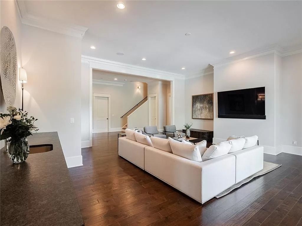 The Estate in Milton is a luxurious home featuring open floor plan and breathtaking outdoor area now available for sale. This home located at 16146 Belford Dr, Milton, Georgia; offering 07 bedrooms and 09 bathrooms with 8,979 square feet of living spaces.