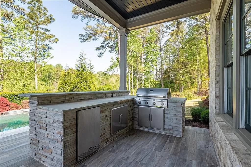The Estate in Milton is a luxurious home featuring open floor plan and breathtaking outdoor area now available for sale. This home located at 16146 Belford Dr, Milton, Georgia; offering 07 bedrooms and 09 bathrooms with 8,979 square feet of living spaces.