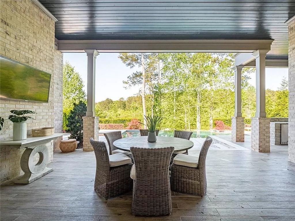 The Estate in Milton is a luxurious home featuring open floor plan and breathtaking outdoor area now available for sale. This home located at 16146 Belford Dr, Milton, Georgia; offering 07 bedrooms and 09 bathrooms with 8,979 square feet of living spaces.