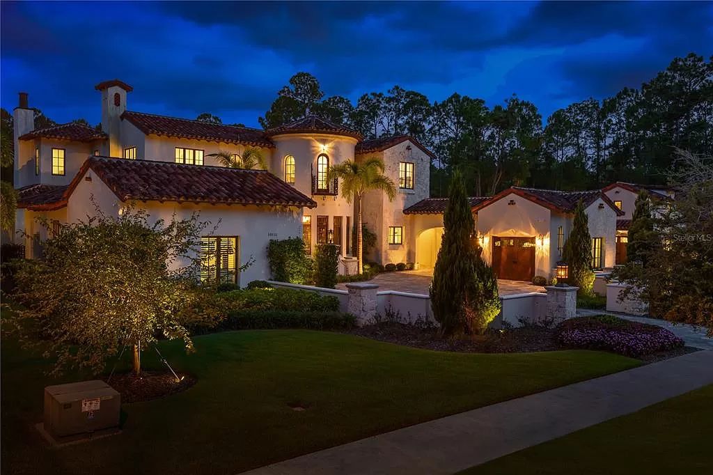 The Estate in Orlando, a one of a kind home in the coveted Carolwood neighborhood in Golden Oak at Walt Disney World Resort offering beautiful outdoor areas with a resort pool and an expansive covered courtyard is now available for sale. This home located at 10151 Enchanted Oak Dr, Orlando, Florida