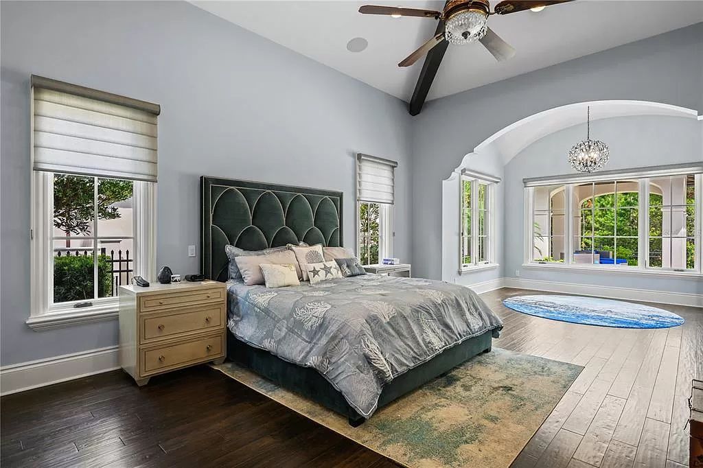 The Estate in Orlando, a one of a kind home in the coveted Carolwood neighborhood in Golden Oak at Walt Disney World Resort offering beautiful outdoor areas with a resort pool and an expansive covered courtyard is now available for sale. This home located at 10151 Enchanted Oak Dr, Orlando, Florida