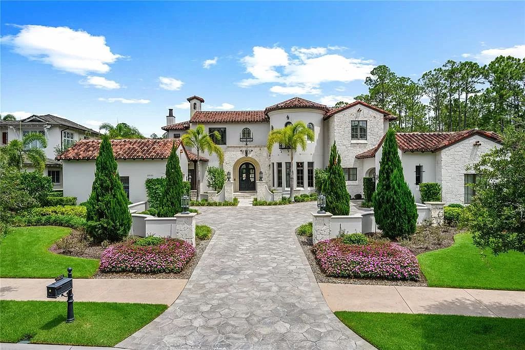 The Estate in Orlando, a one of a kind home in the coveted Carolwood neighborhood in Golden Oak at Walt Disney World Resort offering beautiful outdoor areas with a resort pool and an expansive covered courtyard is now available for sale. This home located at 10151 Enchanted Oak Dr, Orlando, Florida