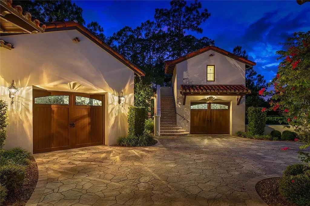 The Estate in Orlando, a one of a kind home in the coveted Carolwood neighborhood in Golden Oak at Walt Disney World Resort offering beautiful outdoor areas with a resort pool and an expansive covered courtyard is now available for sale. This home located at 10151 Enchanted Oak Dr, Orlando, Florida
