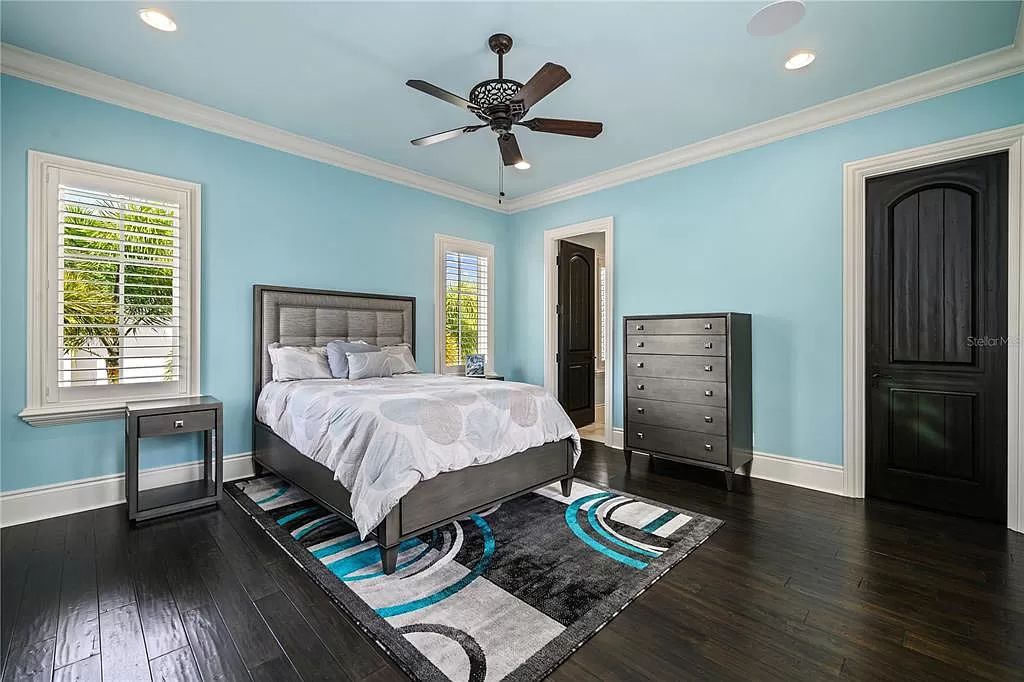 The Estate in Orlando, a one of a kind home in the coveted Carolwood neighborhood in Golden Oak at Walt Disney World Resort offering beautiful outdoor areas with a resort pool and an expansive covered courtyard is now available for sale. This home located at 10151 Enchanted Oak Dr, Orlando, Florida