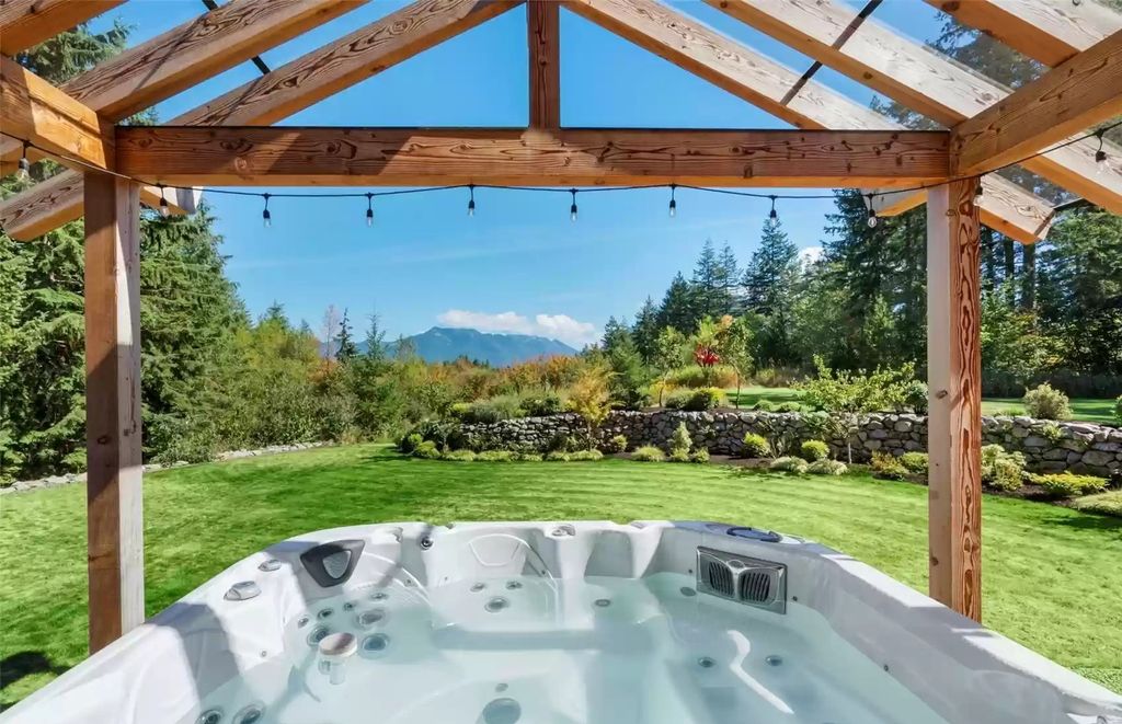 The Estate in North Bend is a luxurious home featuring gorgeous finishes and ideal spaces for a wide choice of entertainment now available for sale. This home located at 16331 Reserve Drive SE, North Bend, Washington; offering 04 bedrooms and 04 bathrooms with 5,710 square feet of living spaces. 