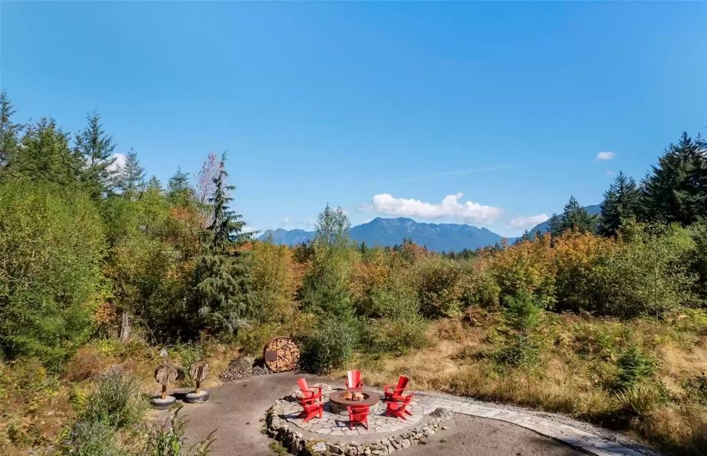 The Estate in North Bend is a luxurious home featuring gorgeous finishes and ideal spaces for a wide choice of entertainment now available for sale. This home located at 16331 Reserve Drive SE, North Bend, Washington; offering 04 bedrooms and 04 bathrooms with 5,710 square feet of living spaces. 