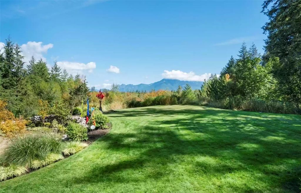 The Estate in North Bend is a luxurious home featuring gorgeous finishes and ideal spaces for a wide choice of entertainment now available for sale. This home located at 16331 Reserve Drive SE, North Bend, Washington; offering 04 bedrooms and 04 bathrooms with 5,710 square feet of living spaces. 