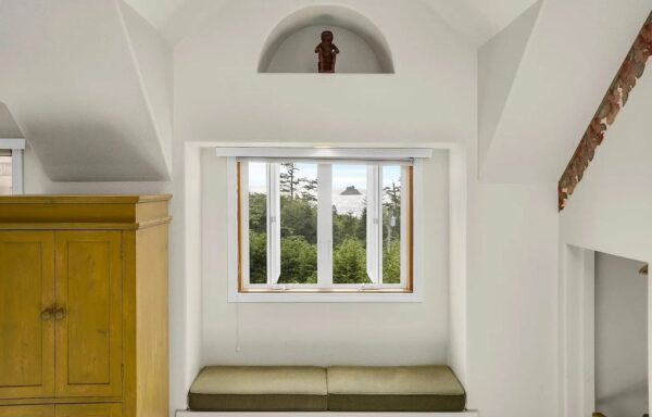 View of This $3.85M Retreat Offers Most Rooms Commanding Breathtaking Ocean ...