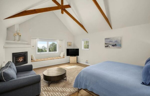 This $3.85M Retreat Offers Most Rooms Commanding Breathtaking Ocean ... - Luxury Rentals With Commanding Ocean Views