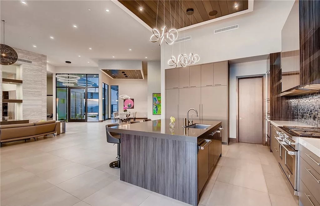The Home in Henderson, a beautiful estate has a special exclusive view of the famous “Dragon’s Back” in MacDonald Highlands offering a completely comfortable and tranquil atmosphere is now available for sale. This home located at 665 Dragon Peak Dr, Henderson, Nevada