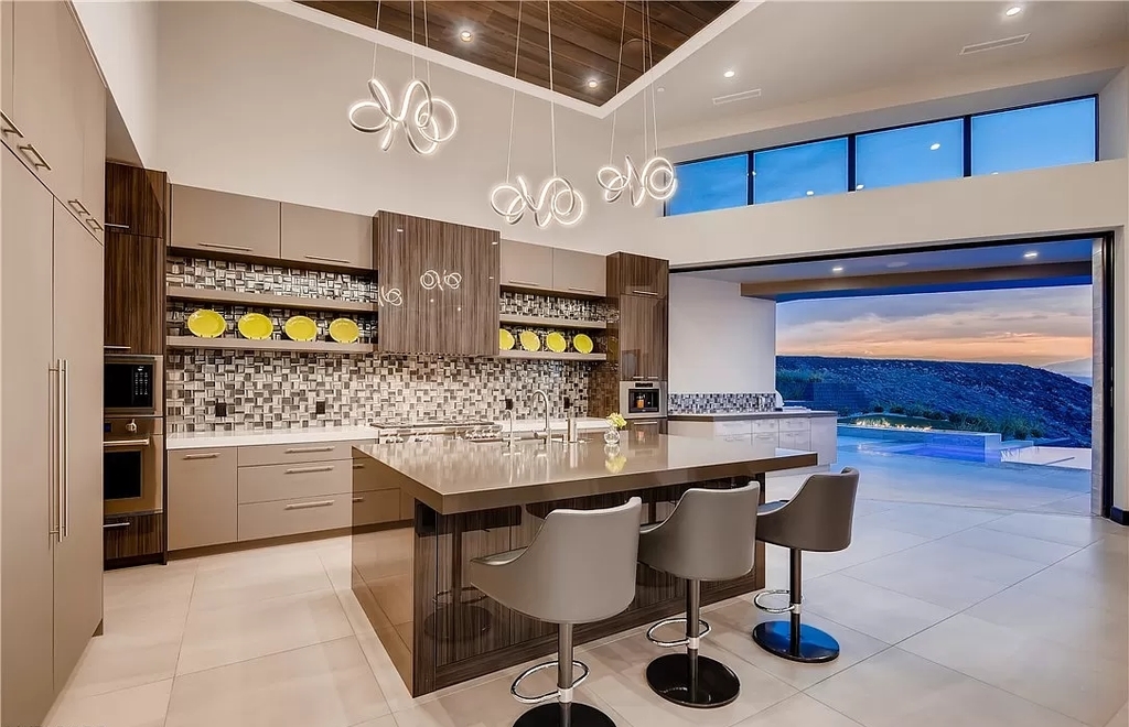 The Home in Henderson, a beautiful estate has a special exclusive view of the famous “Dragon’s Back” in MacDonald Highlands offering a completely comfortable and tranquil atmosphere is now available for sale. This home located at 665 Dragon Peak Dr, Henderson, Nevada
