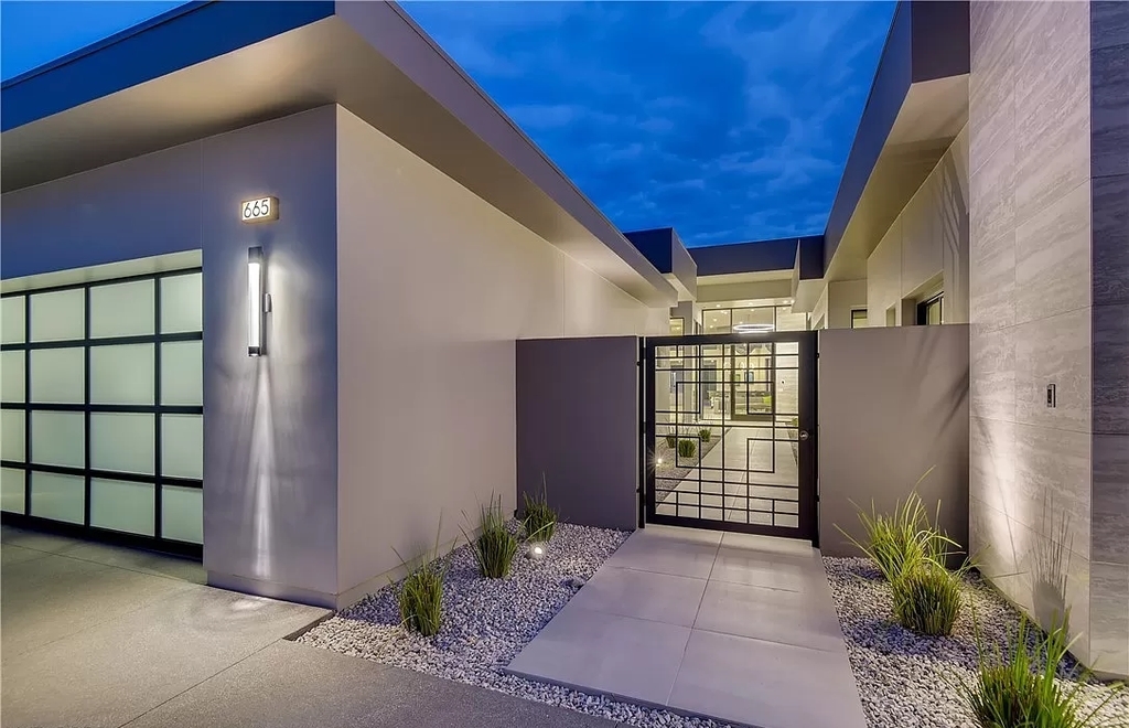 The Home in Henderson, a beautiful estate has a special exclusive view of the famous “Dragon’s Back” in MacDonald Highlands offering a completely comfortable and tranquil atmosphere is now available for sale. This home located at 665 Dragon Peak Dr, Henderson, Nevada